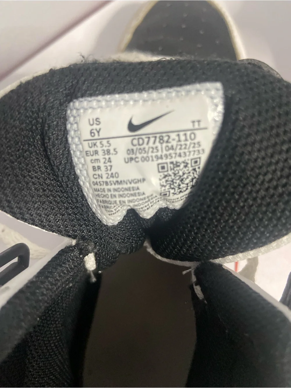 Nike Boys Big Kid Court Borough Mid 2 Sneakers, Size : 6Y